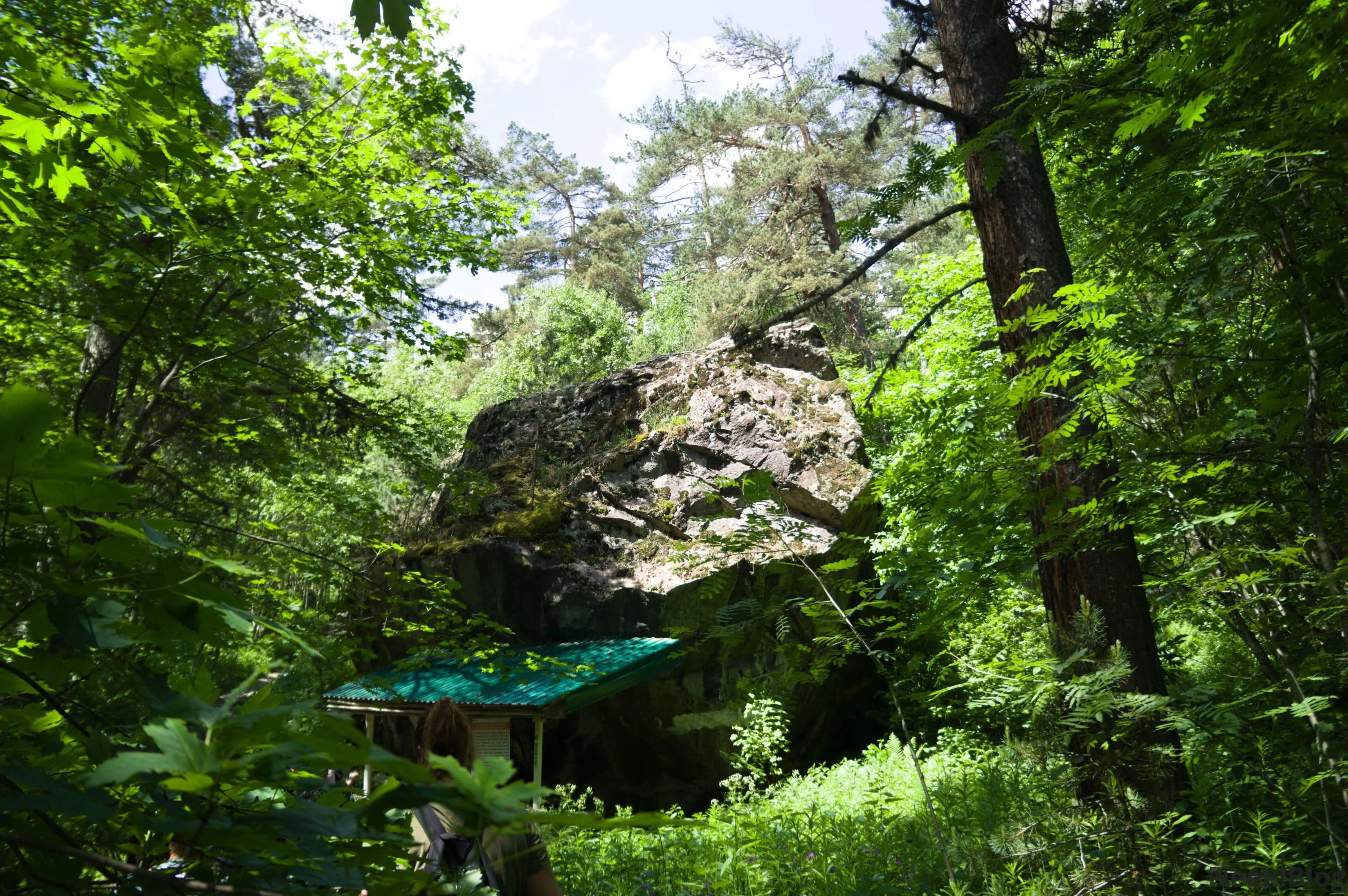 Камень